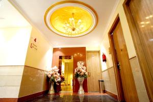 范兰德凡Hotel SKS Grand Palace-Vrindāvan的相册照片