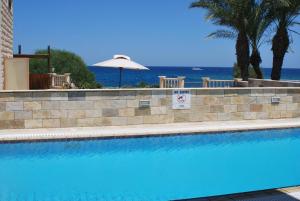 The swimming pool at or close to Villa Louis