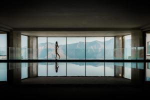 Bazén v ubytování JW Marriott Mussoorie Walnut Grove Resort & Spa nebo v jeho okolí