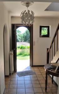 Fotografie z fotogalerie ubytování Suite familiale avec 2 Chambres dans une villa - quartier vert et boisé - 5 kms de Namur v destinaci Namur
