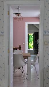 Fotografie z fotogalerie ubytování Suite familiale avec 2 Chambres dans une villa - quartier vert et boisé - 5 kms de Namur v destinaci Namur