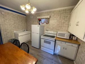 Gallery image of Seven Dwarfs Cabins - Brown Cabins in Lake George