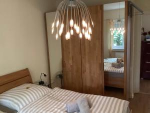 Un pat sau paturi într-o cameră la Bremer 45 - exklusives Apartment am Kurpark