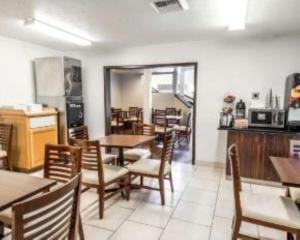 a dining room with tables and chairs in a restaurant at Sleep Inn near Washington State Line in Post Falls