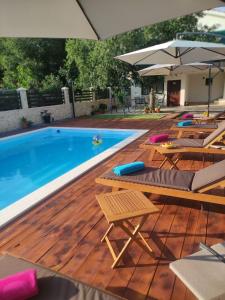Bazén v ubytování Apartment Karla SNB nebo v jeho okolí