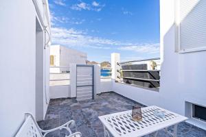 Foto da galeria de Apartamentos Dulcemar Frente al Mar con zona SPA em San José