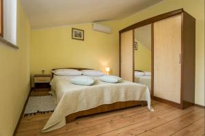 a bedroom with a bed and a large mirror at Apartment Petar in Begi in Vrsar