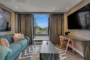 Roomzzz Edinburgh的休息区