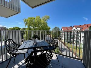 Balkón nebo terasa v ubytování Green Port SPA Kołobrzeg STYLOWY LOFT- w cenie klimatyzacja, baseny, 2 jacuzzi, sauna, szlafroki, bawialnia