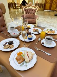 a table with plates of food and glasses of wine at Chocoland Hotel Gramado soft opening in Gramado