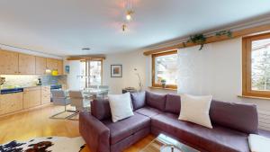 a living room with a couch and a kitchen at Abitaziun Morena 9 - Silvaplana in Silvaplana