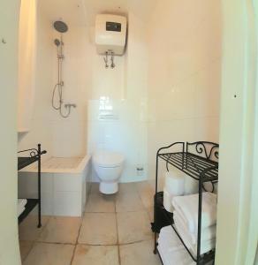 a bathroom with a toilet and a tub and a sink at Apartments Martin in Vis