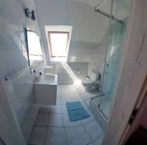 Kúpeľňa v ubytovaní Jaskółka 2 + 37 fotografií