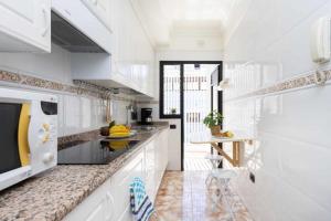 a kitchen with white cabinets and a counter top at La Negrita en San Andrés cerca de la playa y WIFI in Santa Cruz de Tenerife