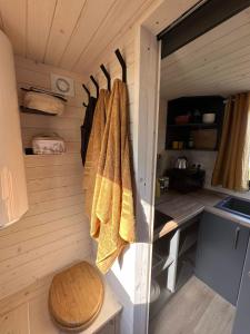 Foto dalla galleria di Joy Tiny House a Saint-Germain-le-Vieux