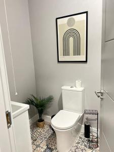 Koupelna v ubytování Stylish modern central Belfast apartment perfect location free parking + 11 fotografií