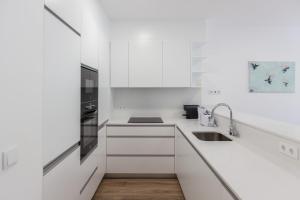 Kuchyň nebo kuchyňský kout v ubytování FLH Penha França Art Apartment