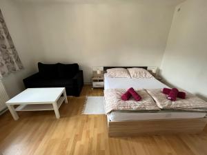 Postel nebo postele na pokoji v ubytování H@M Penzion