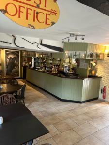 a fast food restaurant with a bar and tables at The Highwayman Hotel in Oxford