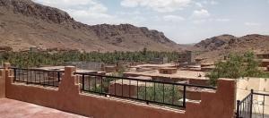 a view of a desert with mountains in the background at Auberge Restaurant TISSILI " Oasis de Fint" in Fint