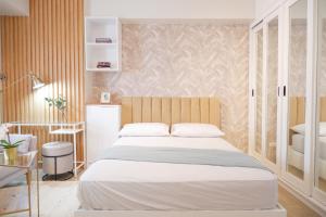 Postel nebo postele na pokoji v ubytování Hotel Vibe in Manhattan Plaza, Araneta City, Cubao + 14 fotografií