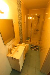 A bathroom at Apartments Maligoj