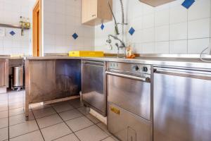 Kuchyň nebo kuchyňský kout v ubytování Lindenhof Apt 9