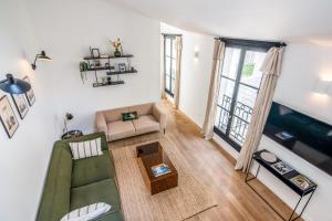 an overhead view of a living room with a couch at Wonderful flat in the Marais neighbourhood - Paris - Welk in Paris