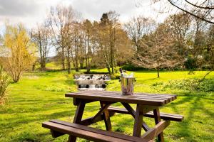 a picnic table in a park with a bucket on it at Finest Retreats - Pennine Hall Apt in Thirsk