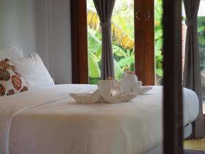 Voodi või voodid majutusasutuse BaanSuk Sukhothai Resort toas