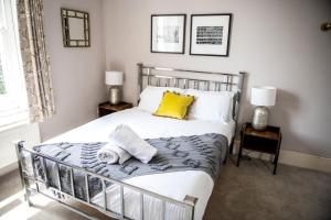 a bedroom with a bed with two towels on it at The Royal Oak in Hawkhurst