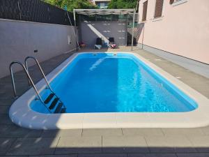 Bazén v ubytovaní Apartman Nola alebo v jeho blízkosti