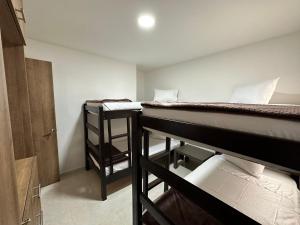 a room with two bunk beds and a closet at Apto-Parking cerca CC Gran Plaza in Pitalito