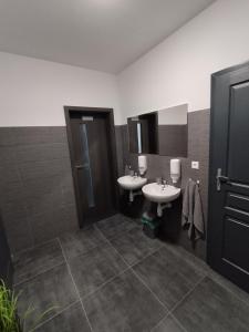 Een badkamer bij UBYTOVŇA BYTČA