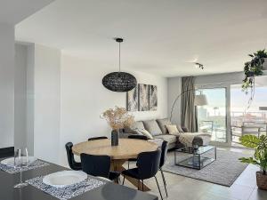Część wypoczynkowa w obiekcie Via Celere 2328 Luxury Sea View Apartment