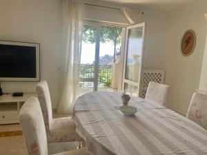 TV a/nebo společenská místnost v ubytování Apartments St Stefan