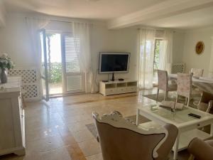 TV a/nebo společenská místnost v ubytování Apartments St Stefan