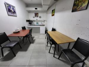Cucina o angolo cottura di Hostel Near The Square