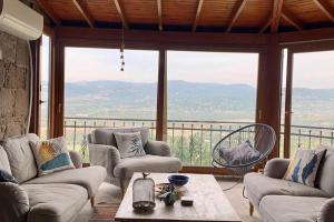 Afbeelding uit fotogalerij van Mystic stone house at the ancient city of Assos in Behramkale