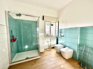 Ванна кімната в Villa Claudia