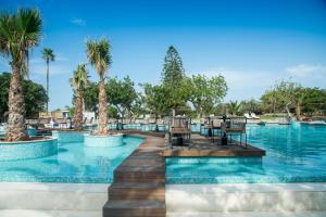 Bazén v ubytovaní KING MINOS RETREAT Resort & Spa alebo v jeho blízkosti