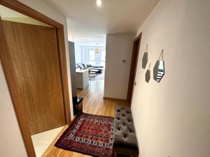Imagine din galeria proprietății Barthe Holidays I Apartamento Moderno en Arinsal 4PAX a pie de pistas I Balcón con vistas y parking I Roda în Arinsal