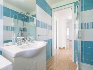 A bathroom at Villa Lunu Még 35 kép