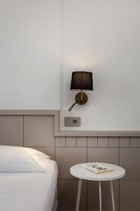 Postel nebo postele na pokoji v ubytování Hotel Carlo Felice Sassari