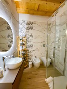 A bathroom at Rua 39 fine apartments by Dimore in Sicily Még 37 kép