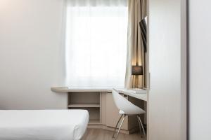 Postel nebo postele na pokoji v ubytování Hotel Carlo Felice Sassari