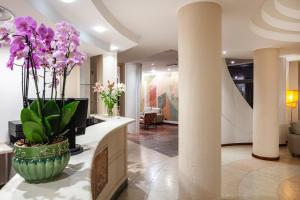 The lobby or reception area at Hotel Carlo Felice