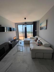 Χώρος καθιστικού στο Apartamento en Nerja con vistas al Mar.