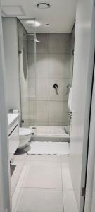 Ένα μπάνιο στο Xquisite Ellipse Apartment