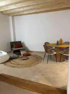 a living room with a table and a couch at Casa Noal in Nardò